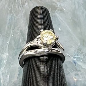 Fashion Ring Silver Tone Center Stone Size 6.5